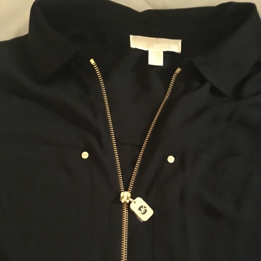 🎉🎉 Black Michael kors blouse w gold hardware.